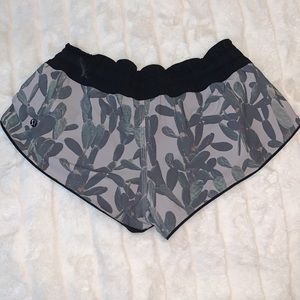 Lululemon prickly pear surf or running short